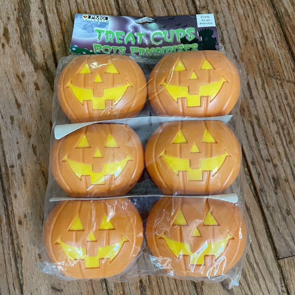 6 Halloween Plastic Jack O Lantern Treat Cups